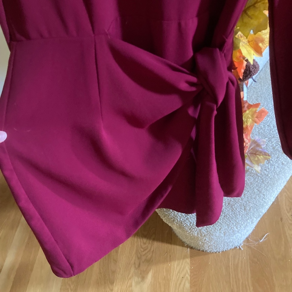 Lulus burgundy long sleeve dress. Perfect for the holidays ❤️ - Picture 4 of 6